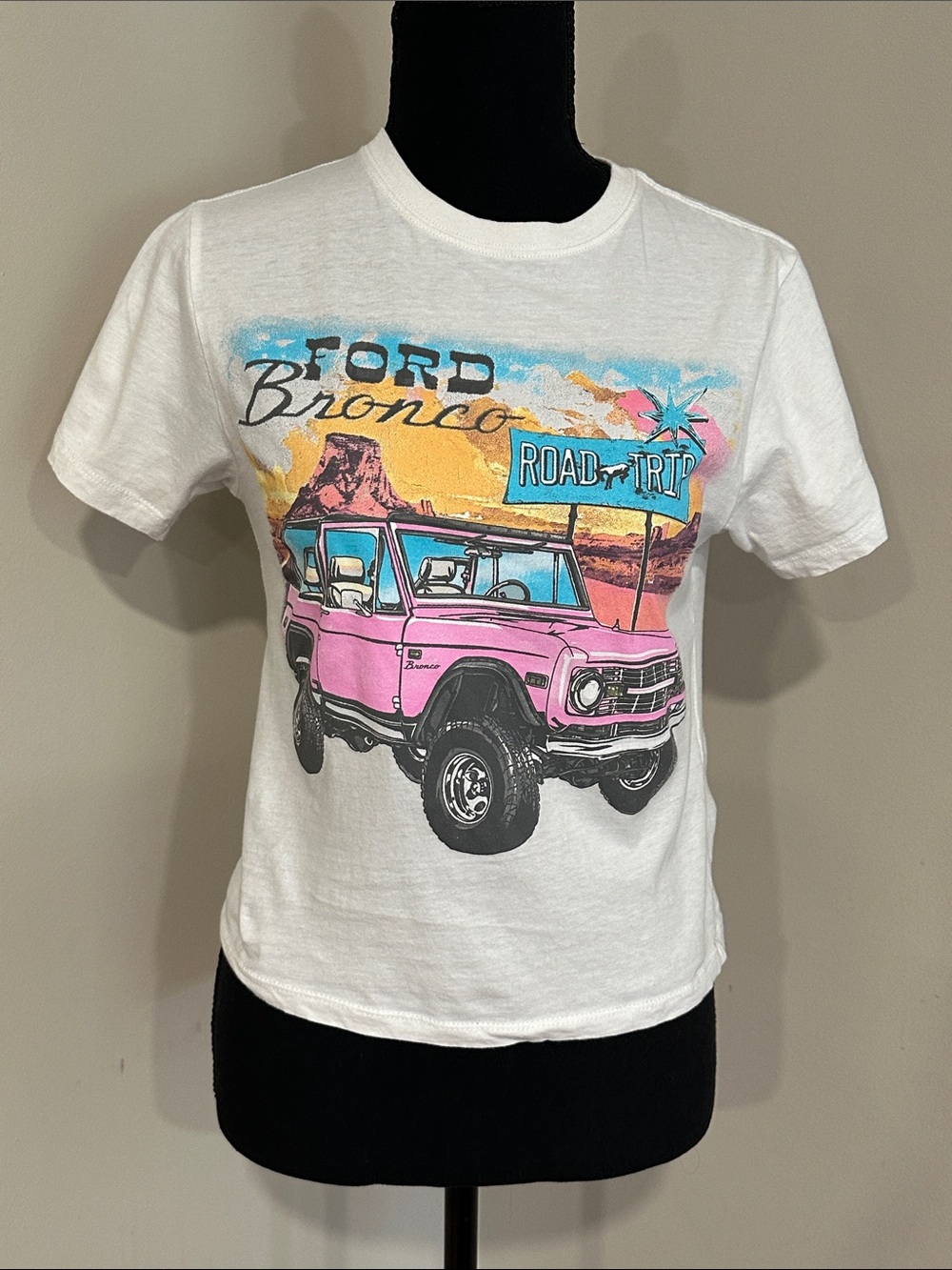 *FORD* Pink x White Bronco Road-Trip Short Sleeve Graphic Tee Size XS